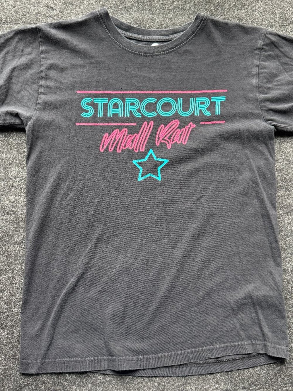 Stranger Things Starcourt Mall Rat Surf Style Tee Adult Small